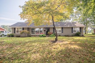 1216 Poplar Dr, Lawrenceburg, TN 38464