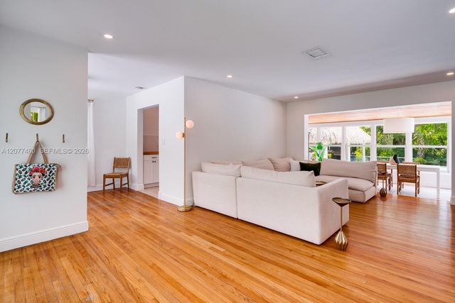 6761 SW 76th Terrace, South Miami, FL 33143
