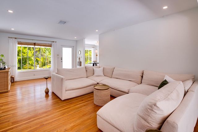 6761 SW 76th Terrace, South Miami, FL 33143