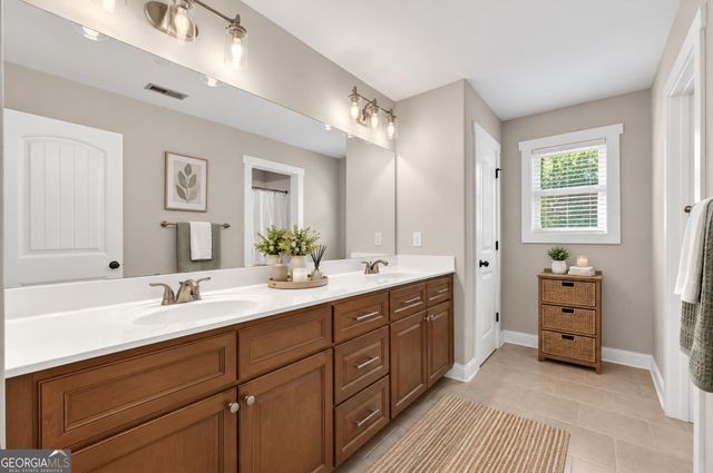 3 Westwood Lake Drive, Newnan, GA 30263