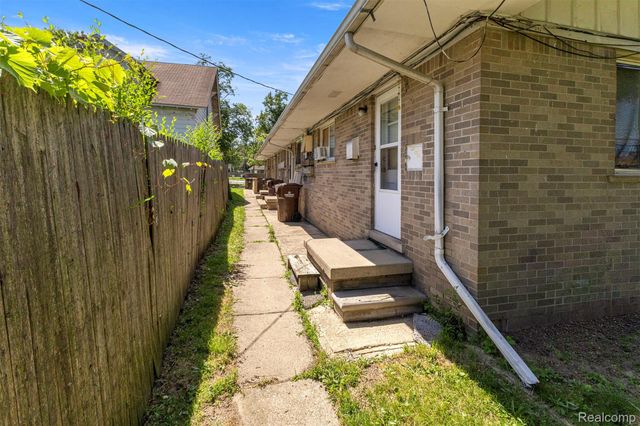 4077 Columbus Street, Wayne, MI 48184