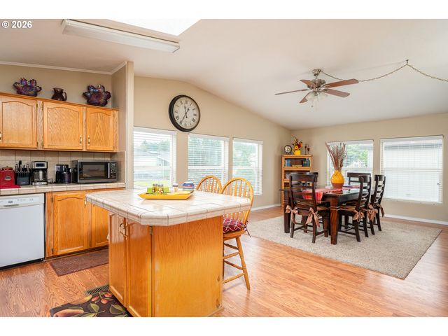 1949 Se PALMQUIST Rd 4, Gresham, OR 97080
