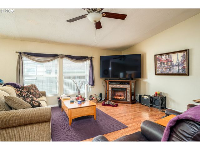 1949 Se PALMQUIST Rd 4, Gresham, OR 97080
