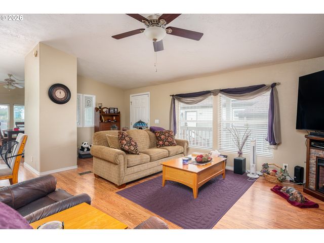 1949 Se PALMQUIST Rd 4, Gresham, OR 97080