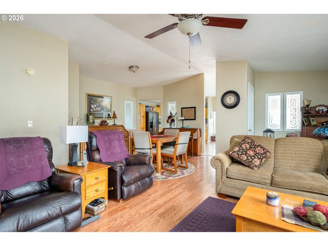1949 Se PALMQUIST Rd 4, Gresham, OR 97080