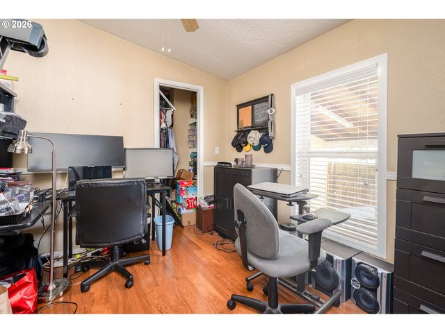 1949 Se PALMQUIST Rd 4, Gresham, OR 97080