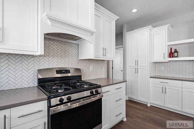 6147 Beacon Ln, Chubbuck, ID 83202