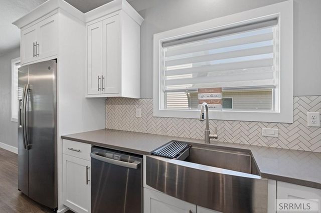 6147 Beacon Ln, Chubbuck, ID 83202