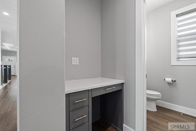 6147 Beacon Ln, Chubbuck, ID 83202