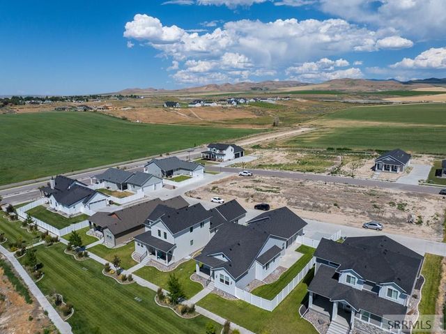 6147 Beacon Ln, Chubbuck, ID 83202