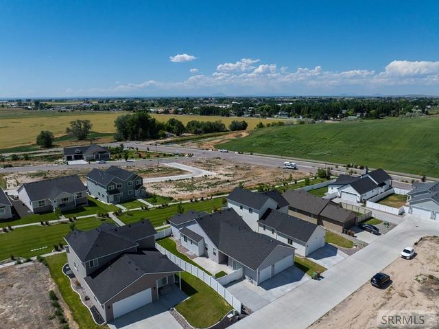 6147 Beacon Ln, Chubbuck, ID 83202