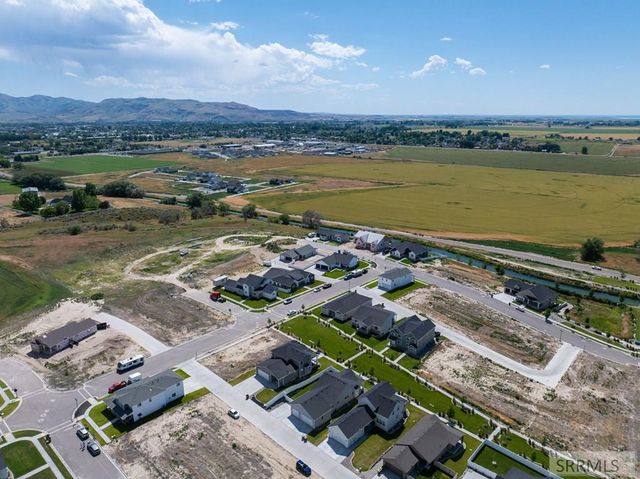 6147 Beacon Ln, Chubbuck, ID 83202