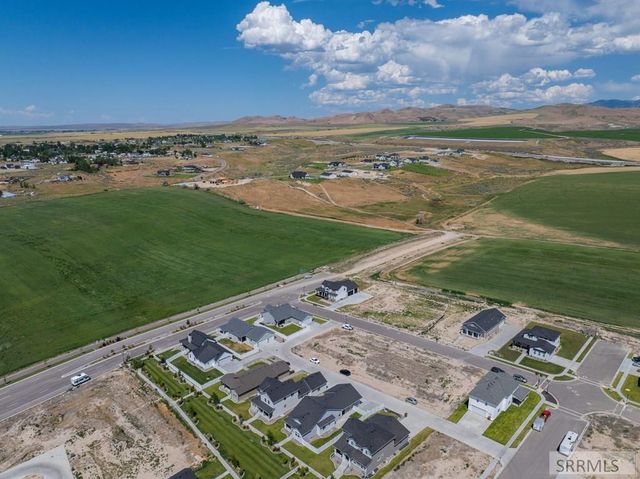 6147 Beacon Ln, Chubbuck, ID 83202