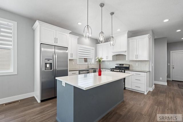 6147 Beacon Ln, Chubbuck, ID 83202