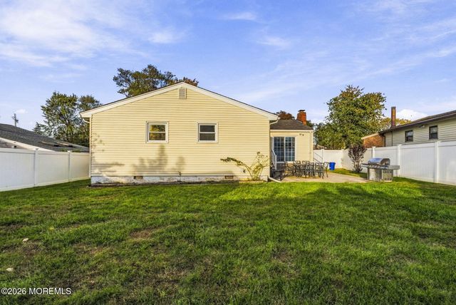 54 Boulevard E, Laurence Harbor, NJ 07735