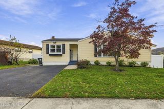 54 Boulevard E, Laurence Harbor, NJ 07735
