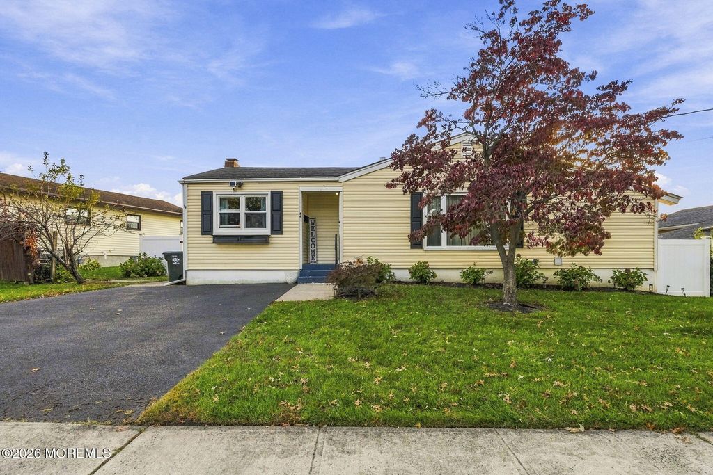 54 Boulevard E, Laurence Harbor, NJ 07735