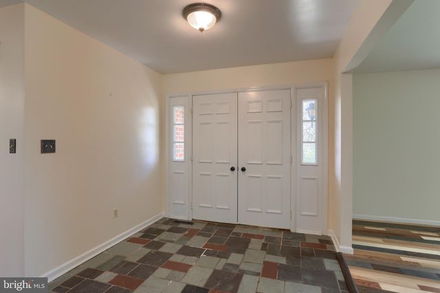 96 SCHOOLHOUSE RD, Middletown, PA 17057