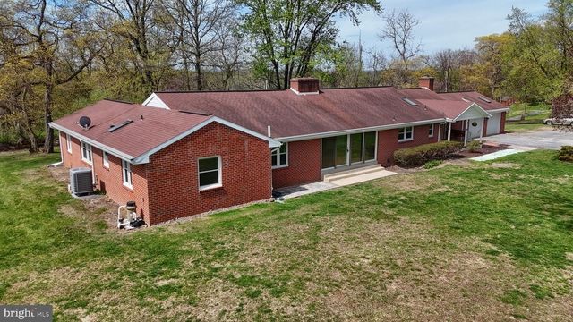 96 SCHOOLHOUSE RD, Middletown, PA 17057