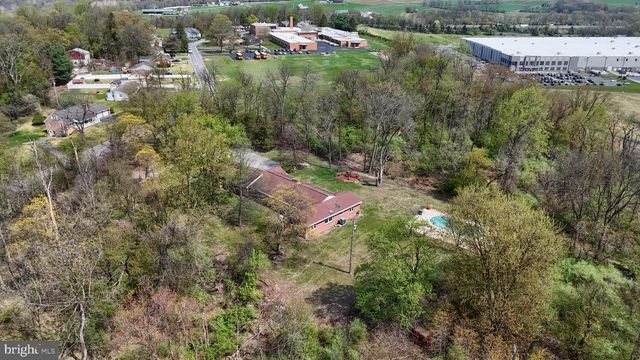 96 SCHOOLHOUSE RD, Middletown, PA 17057