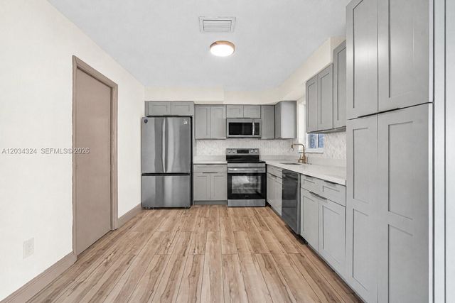 3140 NE 9th Ter, Pompano Beach, FL 33064