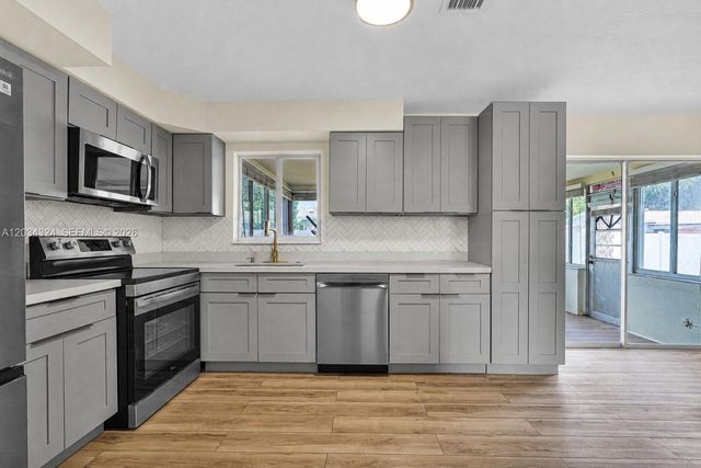 3140 NE 9th Ter, Pompano Beach, FL 33064
