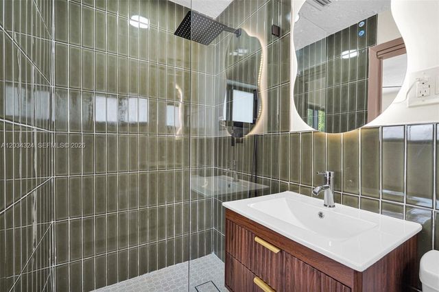 3140 NE 9th Ter, Pompano Beach, FL 33064