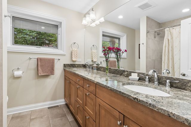 3744 Lake Avenue, Wilmette, IL 60091