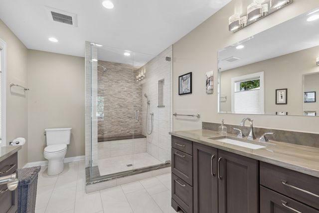 3744 Lake Avenue, Wilmette, IL 60091