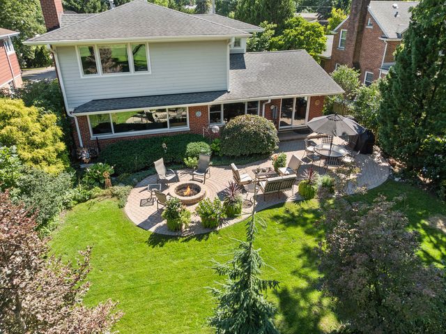 3744 Lake Avenue, Wilmette, IL 60091