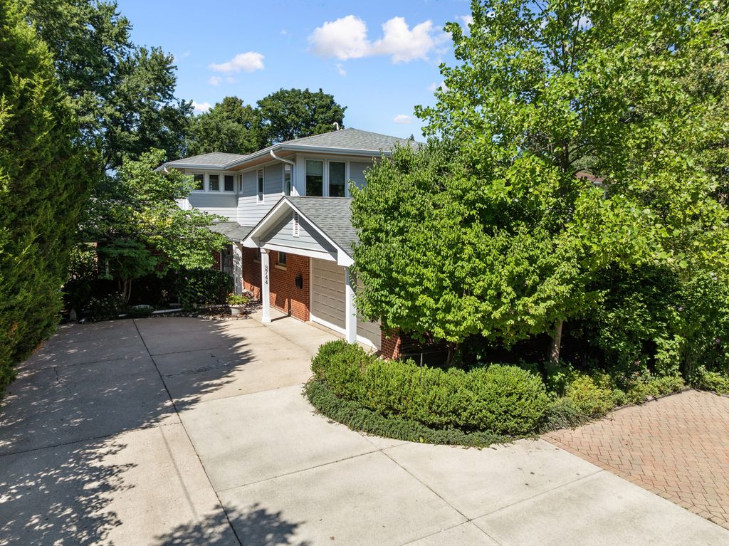 3744 Lake Avenue, Wilmette, IL 60091