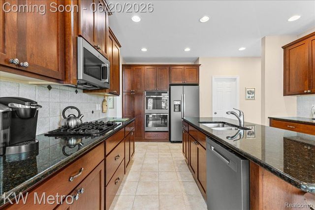 49145 White Mill Drive, Shelby Charter Township, MI 48317