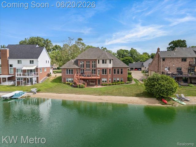 49145 White Mill Drive, Shelby Charter Township, MI 48317