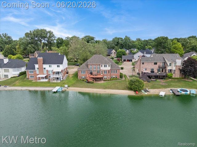 49145 White Mill Drive, Shelby Charter Township, MI 48317