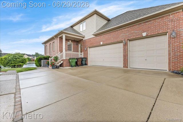 49145 White Mill Drive, Shelby Charter Township, MI 48317