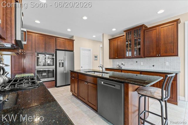 49145 White Mill Drive, Shelby Charter Township, MI 48317