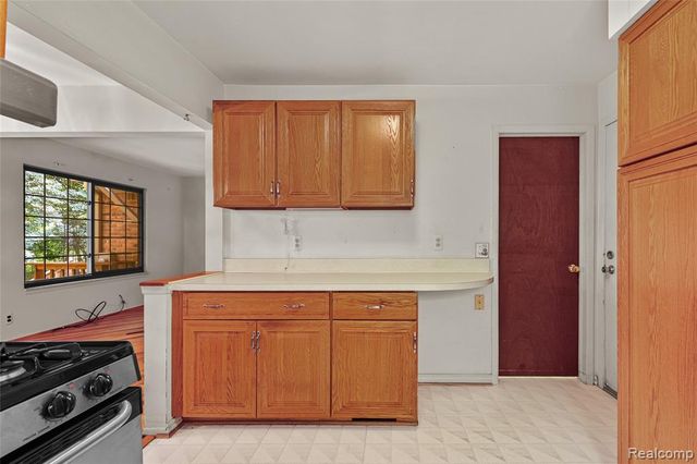 1805 Van Hill Court, Rochester, MI 48309