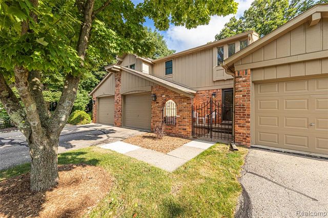 1805 Van Hill Court, Rochester, MI 48309