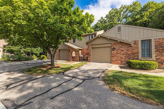 1805 Van Hill Court, Rochester, MI 48309