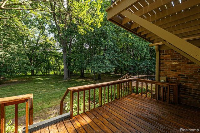 1805 Van Hill Court, Rochester, MI 48309