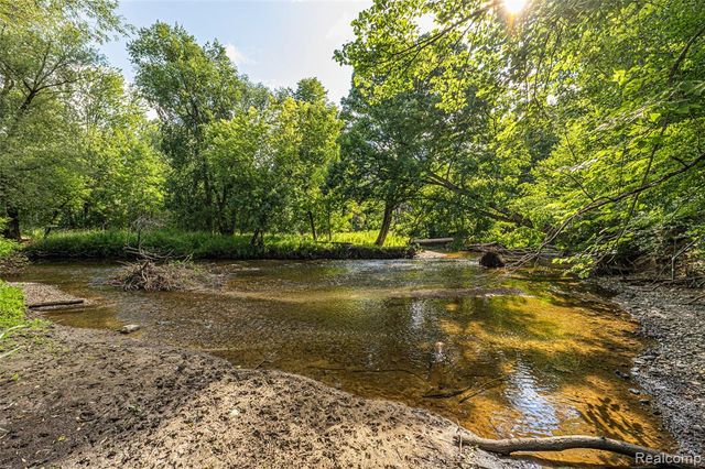 1805 Van Hill Court, Rochester, MI 48309