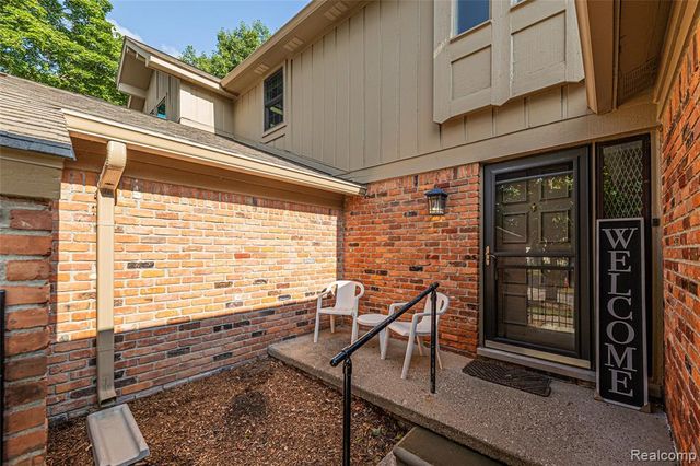 1805 Van Hill Court, Rochester, MI 48309