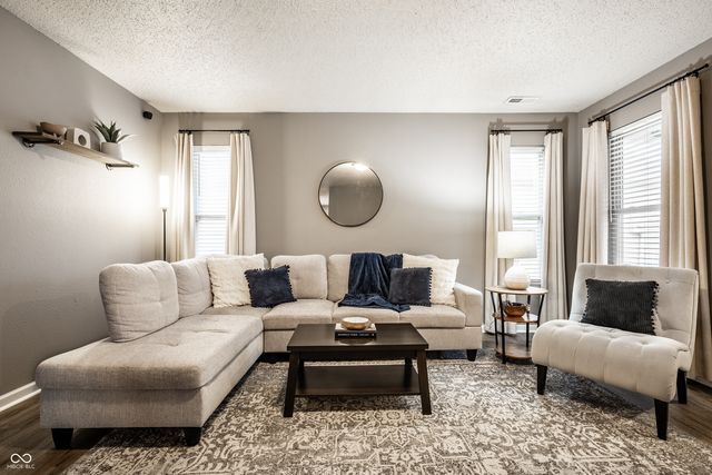 15448 Ten Point Drive, Noblesville, IN 46060