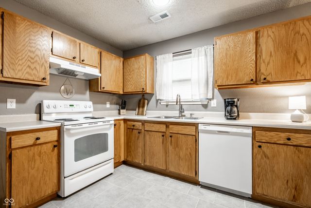 15448 Ten Point Drive, Noblesville, IN 46060