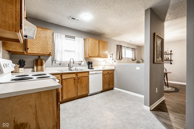 15448 Ten Point Drive, Noblesville, IN 46060