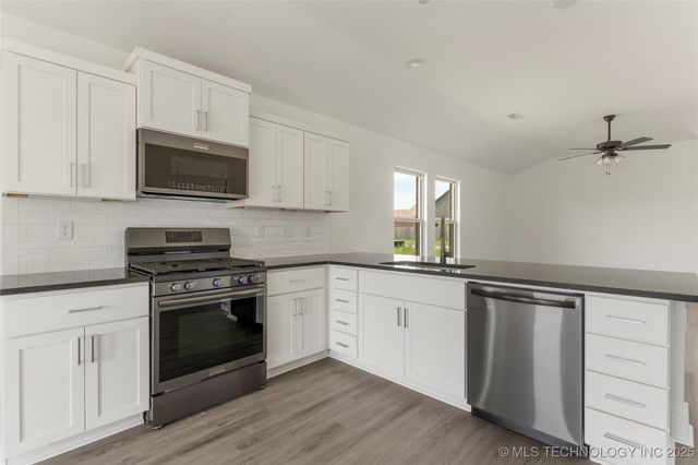 27986 E 108th Street S, Coweta, OK 74014