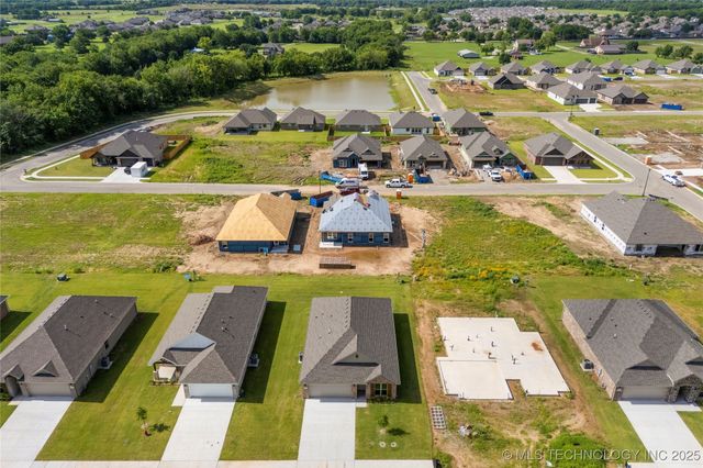 27986 E 108th Street S, Coweta, OK 74014