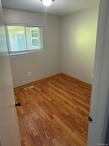 465 TROMBLEY Drive, Troy, MI 48083