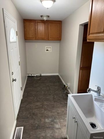 465 TROMBLEY Drive, Troy, MI 48083