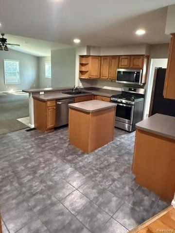 465 TROMBLEY Drive, Troy, MI 48083